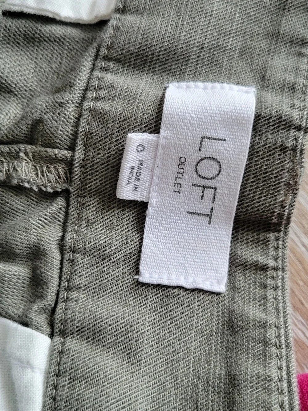 Size 0 Shorts In Green And Pink Loft (two )